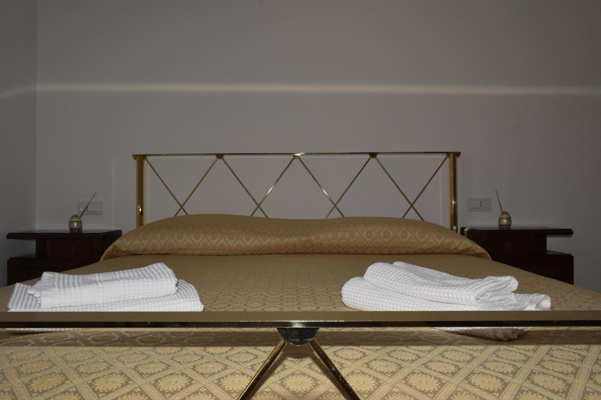 Hotel Il Borgo Civ.15 à Paola Extérieur photo