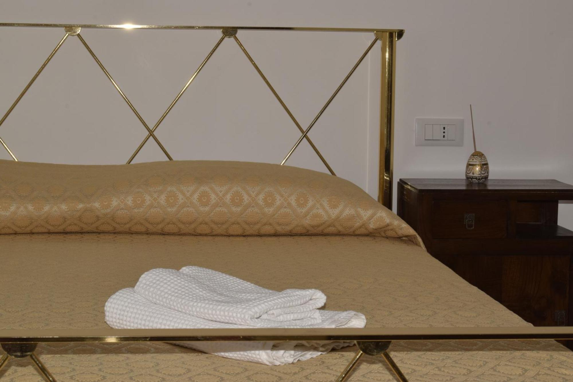 Hotel Il Borgo Civ.15 à Paola Extérieur photo